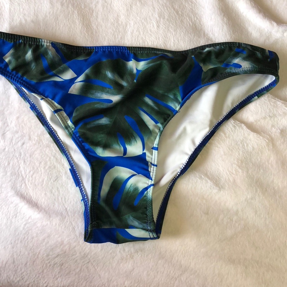 Two piece swimsuit - Picture 2 of 5